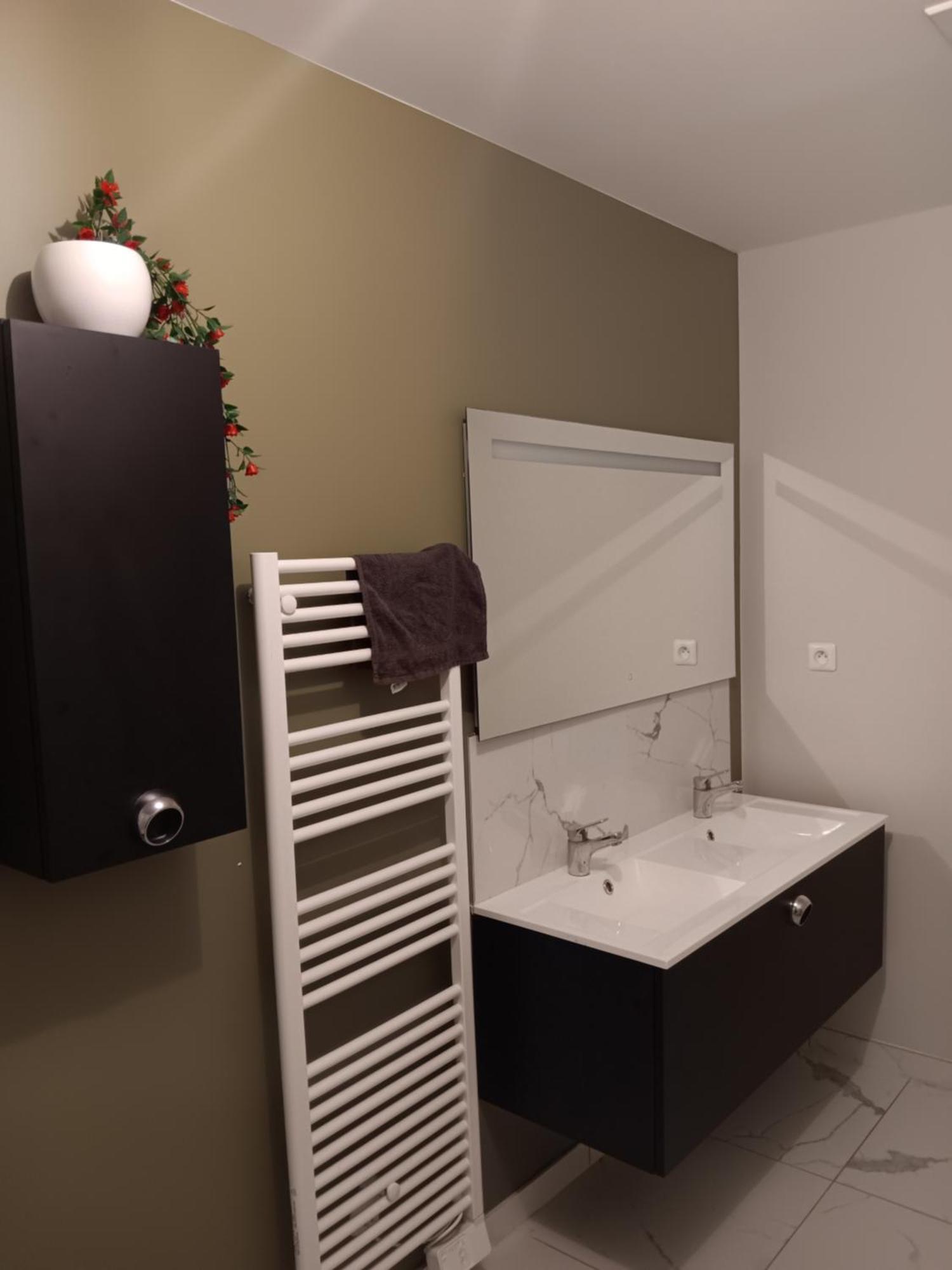 Chambre Privee Dans Une Maison Familiale Charmes  Exterior foto